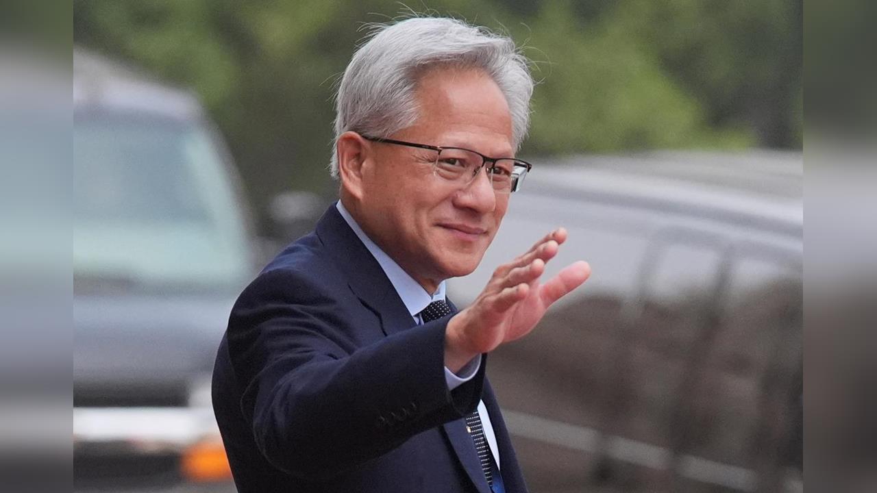 川習會最帥型男是他！「這名人」回眸揮手畫面曝光　全球首富也現身