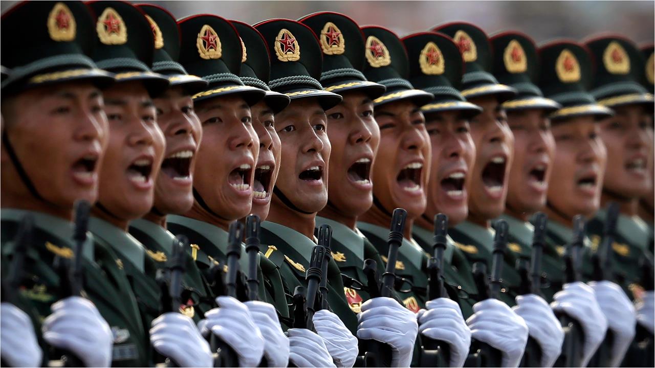 解放軍衛兵機場「1舉動」！網看傻：可能小命會沒了