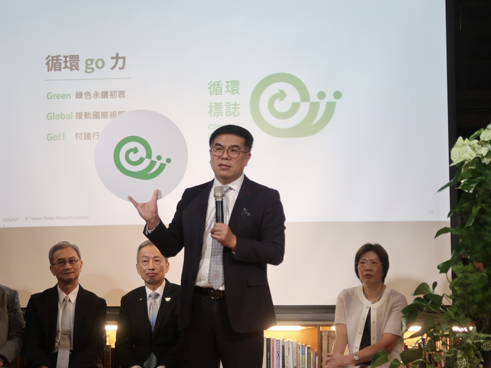 循環標誌正式亮相 7月開放申請 「綠色蝸牛」外型象徵一步步爬向永續未來
