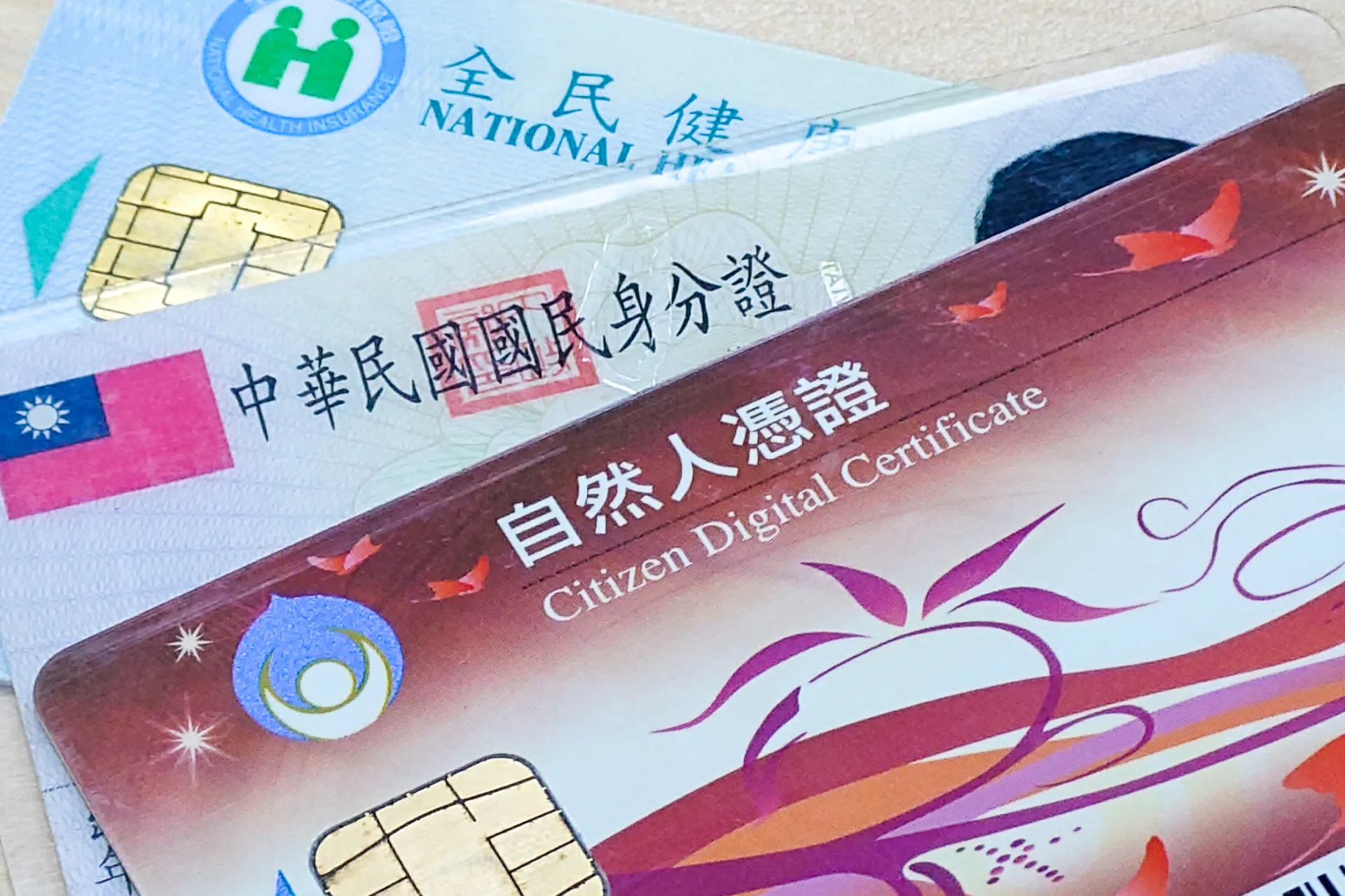 公投連署帶動自然人憑證申辦潮　內政部籲：防詐勿外借's story cover image