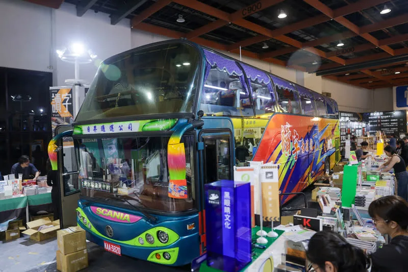 台北書展打卡點　搭遊覽車、逛檳榔攤、探索神秘空間's story cover image