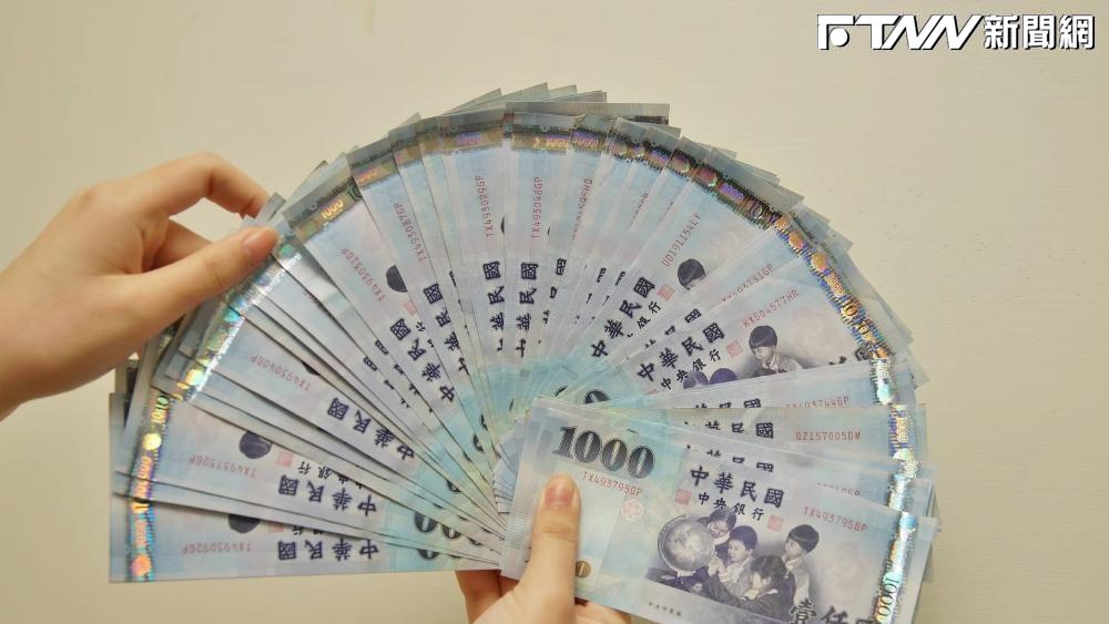 熱錢湧入撐不住？新台幣今再上演「30元保衛戰」　匯銀主管揭：「2字頭」只是時間問題's story cover image