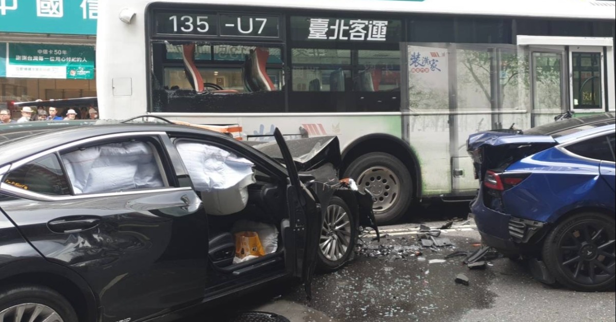 快訊／又是高齡駕駛！北市78歲翁駕車衝撞釀8傷's story cover image