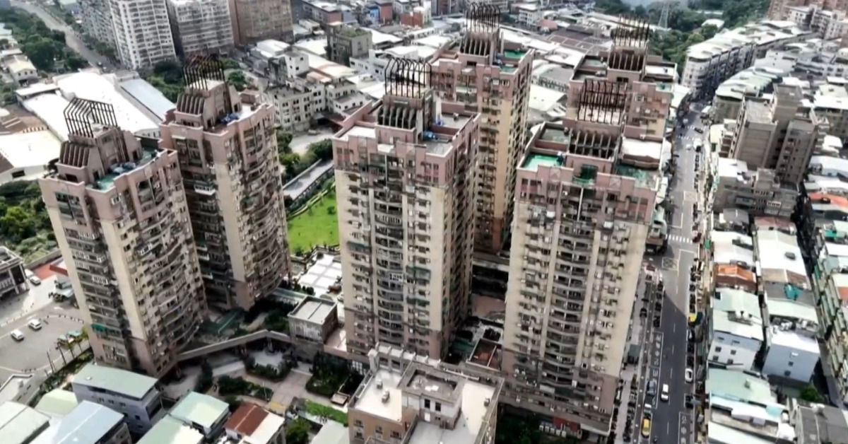 獨家／新莊東帝士金銀座「商場」成爛尾樓！ 住戶收爛攤還被罰錢's story cover image