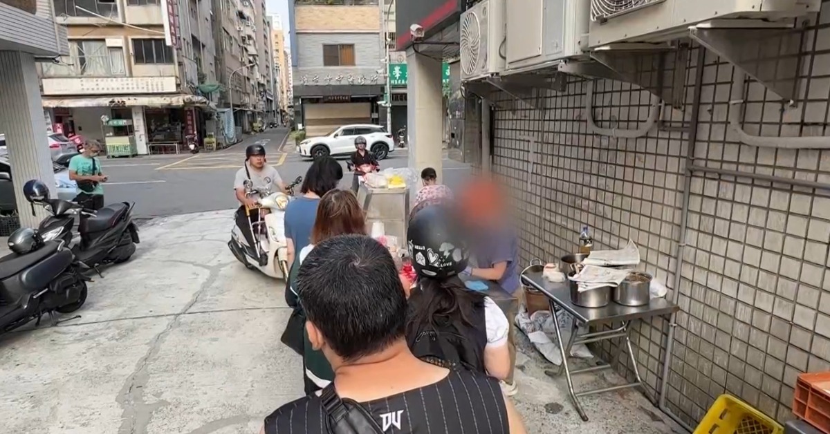 獨家／蛋餅攤因通緝犯爆紅 闆娘違規擺攤慘收罰單's story cover image
