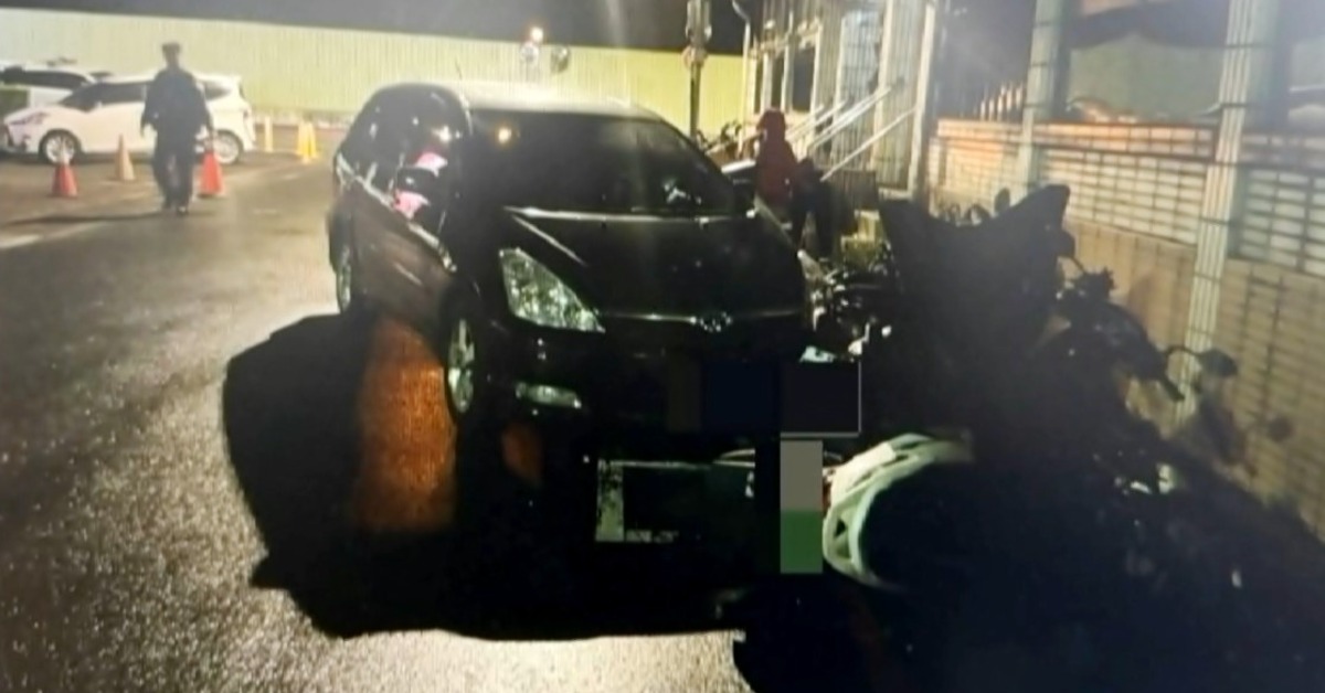 行人走斑馬線挨撞！駕駛緊張再輾害亡、又撞6車's story cover image