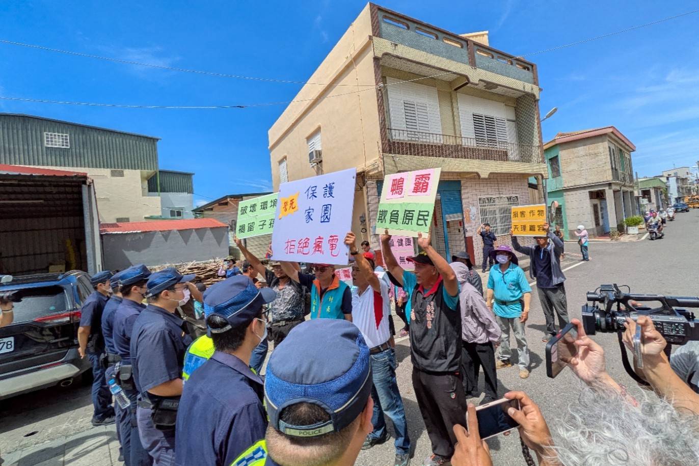 枋山陸域風電再開說明會 自救會抗議控違法動工 屏縣府：不同意開發's story cover image