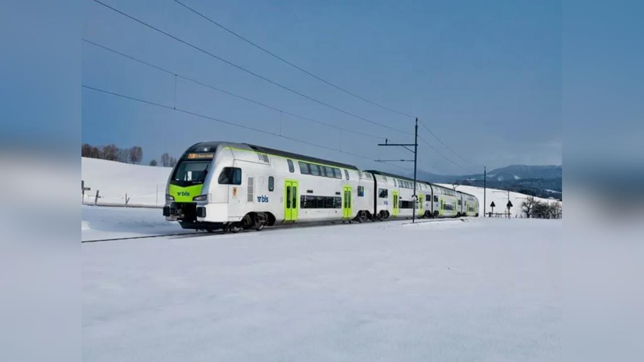 雪崩直衝鐵道！瑞士「80人列車」出軌　死傷不明救援中