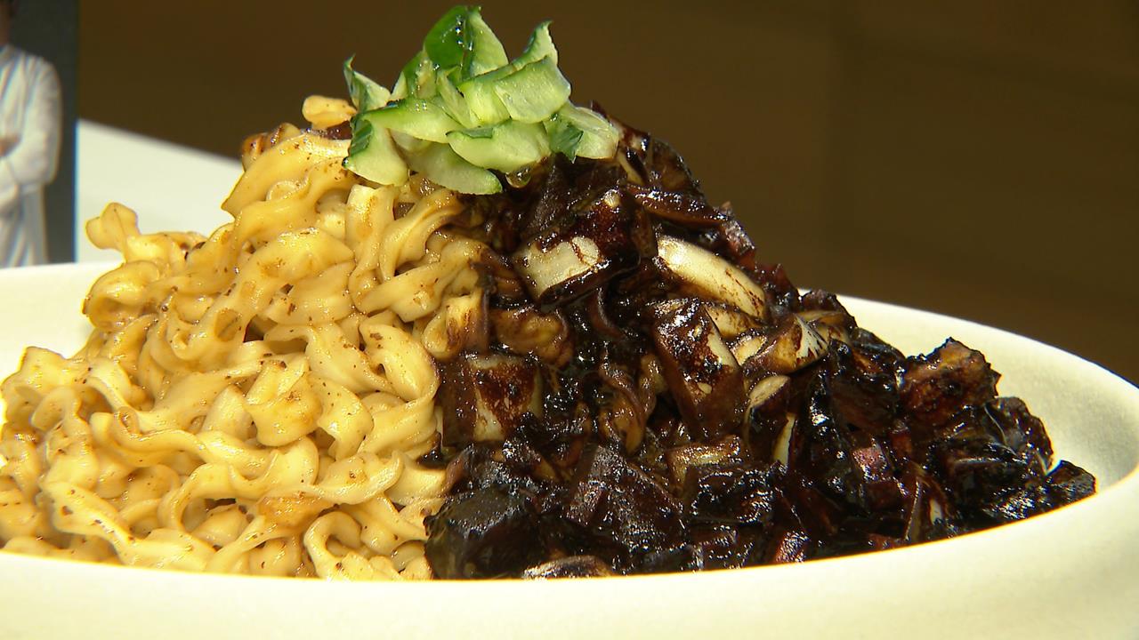 黑白大廚「賤兔主廚」來了！金度潤推「獨創快煮乾麵」