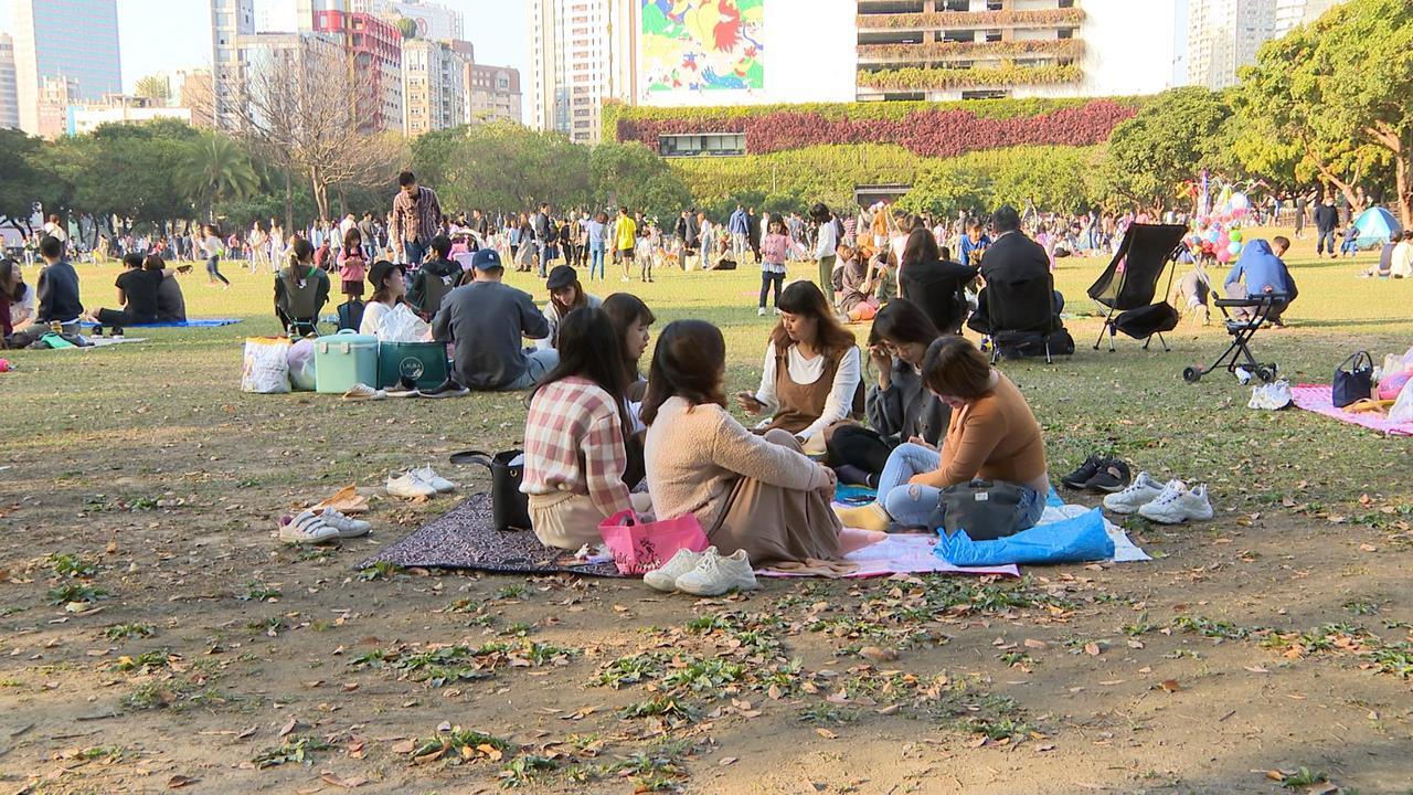 全台回暖這3天熱到有感！1圖看「清明連假天氣」恐有大雨's story cover image