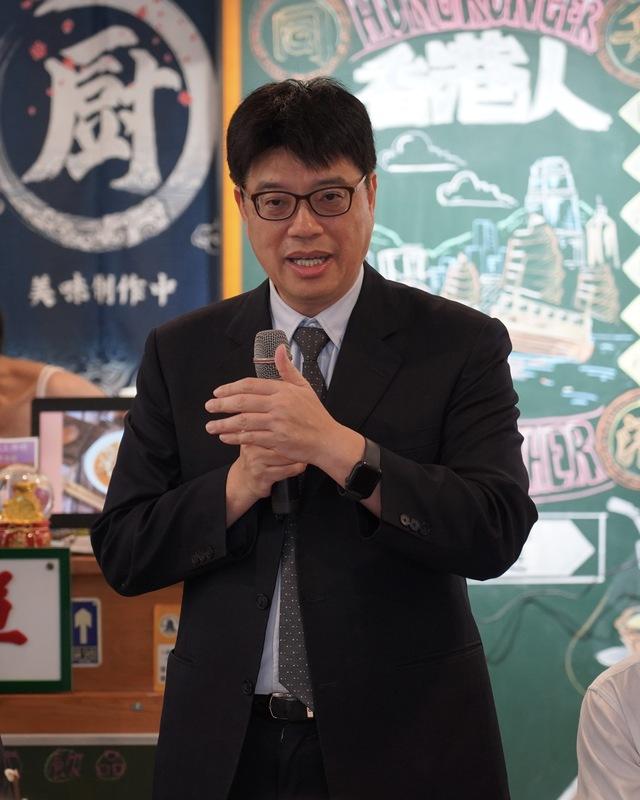 邱垂正：新的港澳人士定居制度 將增「長期居留」規定's story cover image