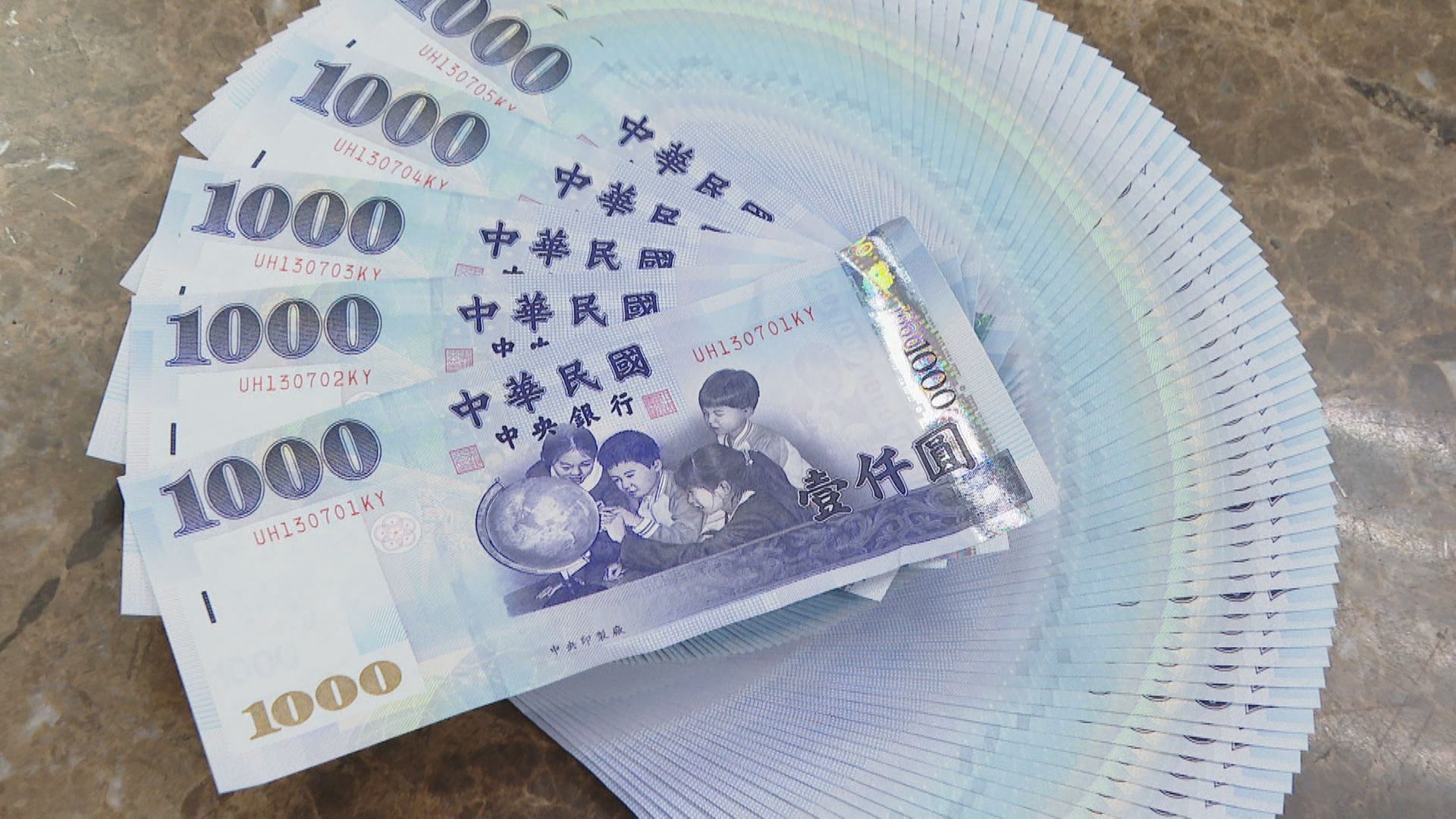 爸爸50歲退休已領逾3000萬　昆蟲達人諷年金爭議：謝謝藍白's story cover image