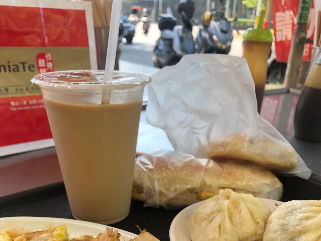 女童誤食含花生醬燒餅「3分鐘臉腫唇翻」　母怒告、早餐店喊冤's story cover image