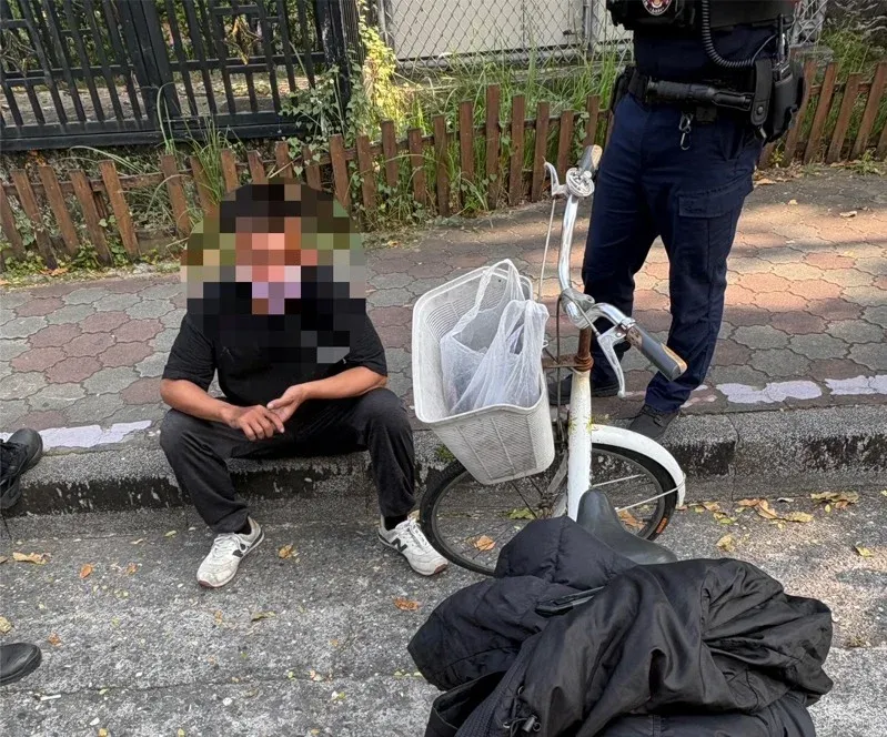 只因「對到眼」！醉漢持美工刀闖國小追高中生　遭收押's story cover image