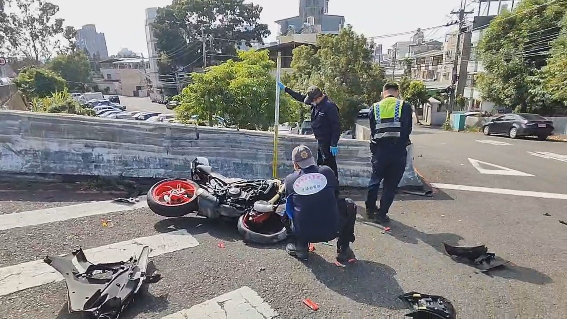 學生越級騎重機自撞噴橋下身亡　勤益科大：評估啟動班級輔導's story cover image