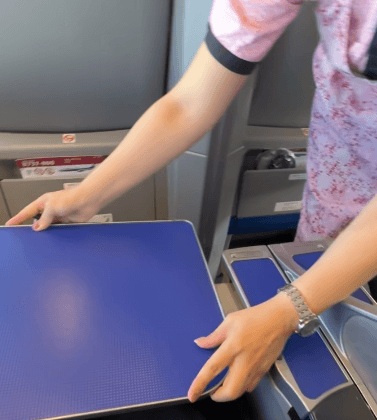 多想紅？喊挑戰摸日空姐手手　旅遊版主挨轟改口：改文案賺流量's story cover image