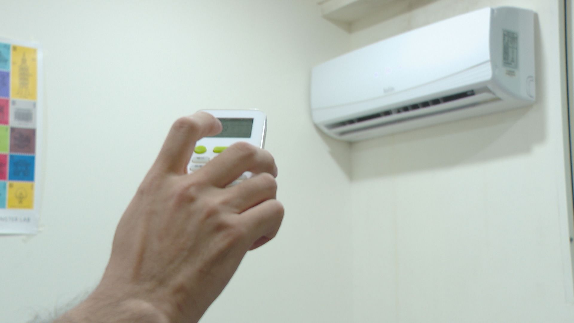 夏天冷氣怎麼吹最省電？　台電破解7大迷思：外出30分鐘建議關機's story cover image