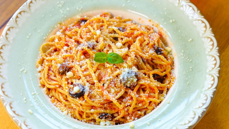 實況主用餐掉名牌包！店家稱「商業機密」拒給監視器　總公司發5聲明火速解約