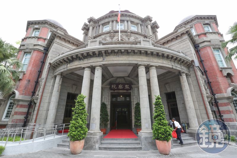 北市監察院傳死亡意外！技工頭頸重創身亡　妻兒悲痛到場指認's story cover image