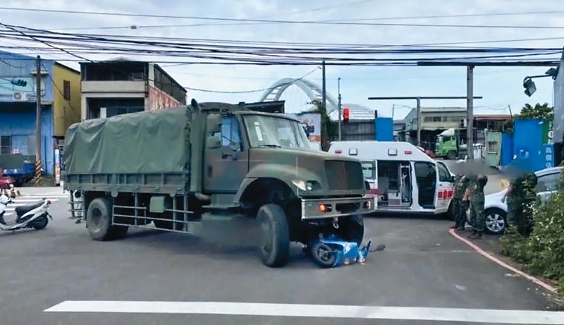新聞傳真／載槍械軍卡沒交管釀車禍害2命　軍方爆疏失竟冷血甩鍋駕駛兵