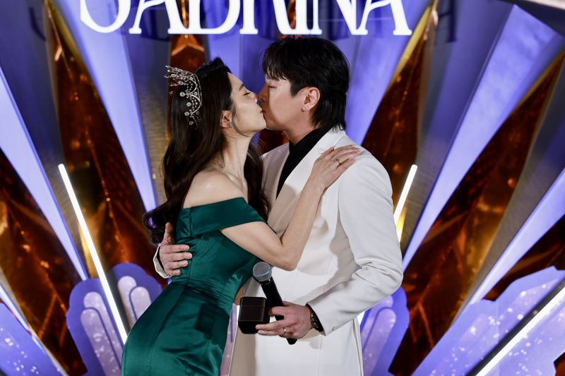 白家綺婚禮告白再次相信愛情　吳東諺驚喜影片惹新娘淚崩