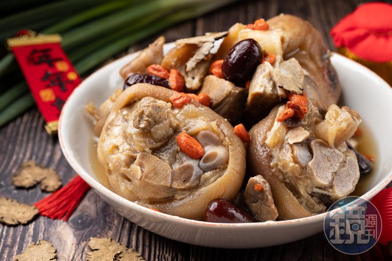 台中人的年味從這開始！連排14年的第五市場「百元年菜」　超狂醉豬腳、佛跳牆太晚來就買不到's story cover image