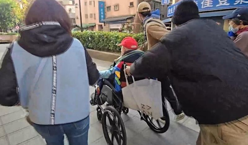 劇情急轉彎！68歲看護顧30年翻身成繼母　8億人瑞點頭登記「關鍵原因」曝光