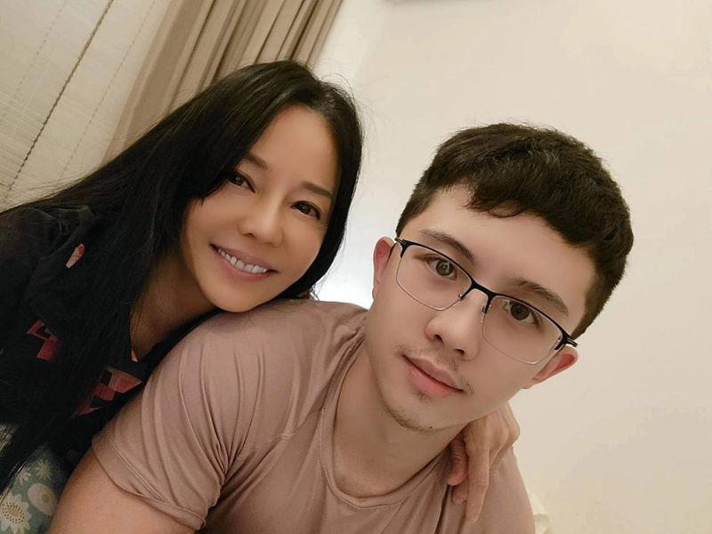狄鶯抱孫安佐瘋狂接吻3小時！畫面被挖出　網轟：這亂倫了吧