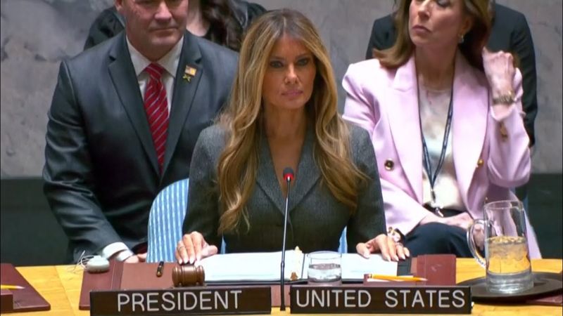 川普轟伊朗她談和平！梅蘭妮亞歷史性主持安理會　DIOR加身高喊「與全世界孩子站在一起」's OG Image