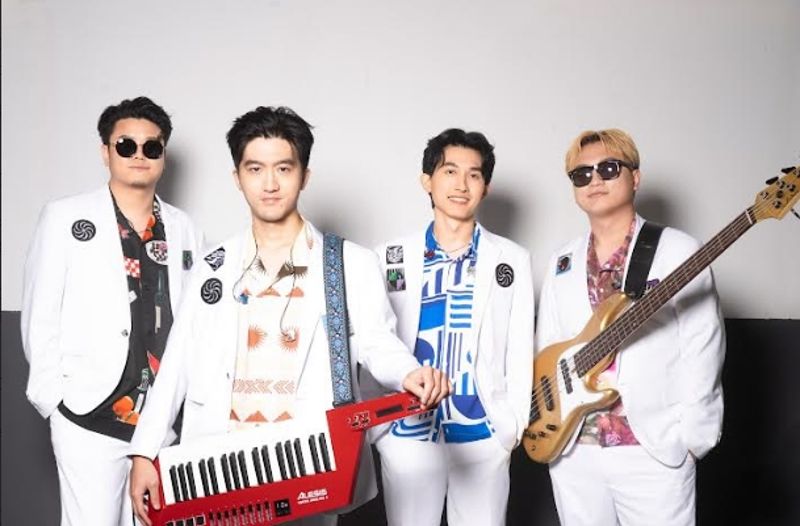 Icyball冰球樂團鬧內訌？　團長兼貝斯手Nelson用Bass打士捷的頭's story cover image
