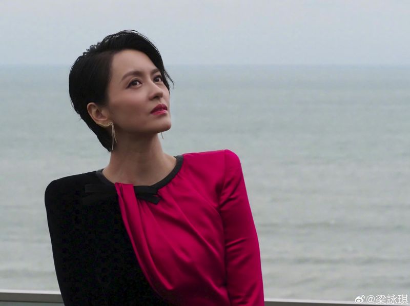 天后手撕主辦方／徐懷鈺遇劣質商人！梁詠琪差點也唱不了　演出時間被「腰斬」's story cover image