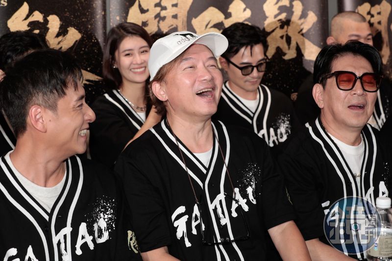 破億不只撒獎金！《角頭》群星掃街缺氧仍敬業　張威縯：下一站美國！  's story cover image