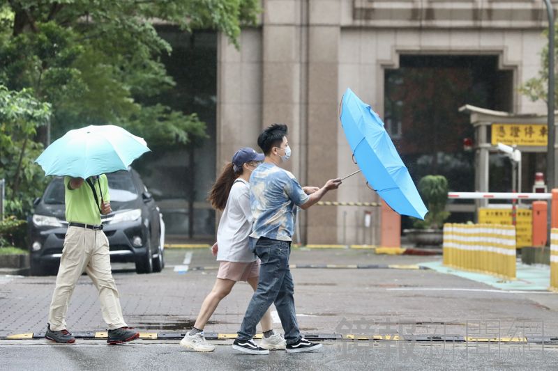 出門帶傘！今全台雨區擴大　高溫下週反撲飆破33度's OG Image
