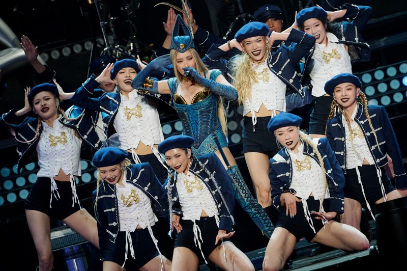 王心凌驚喜現身A-Lin演唱會　「我先下去喝兩杯」超逗趣's story cover image