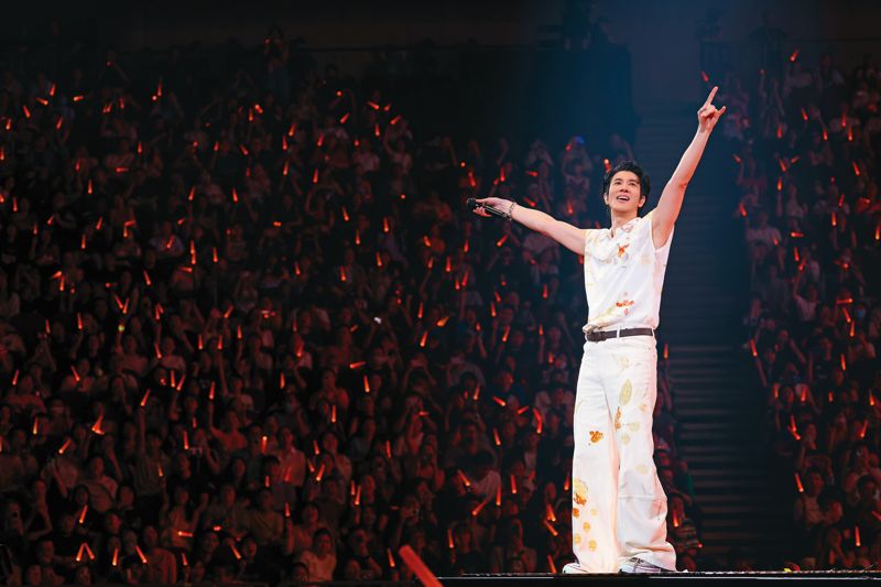 巡演吸金大復活／巡演11個月狂賺30億票房　「00後轉粉」跟著唱王力宏再登頂