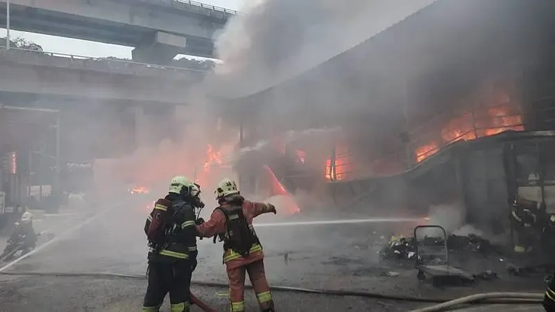 新北泰山回收場清晨大火　3地區空汙警報！環保局示警了