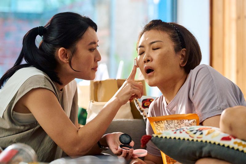 姚黛瑋被公認反差大　情勒母超逼人