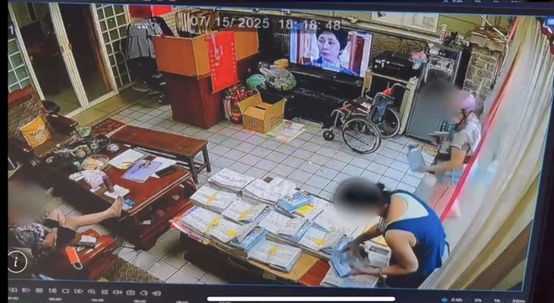選舉公報夾反罷文宣惹議　魯明哲曬「3張監視器畫面」還原全貌's story cover image