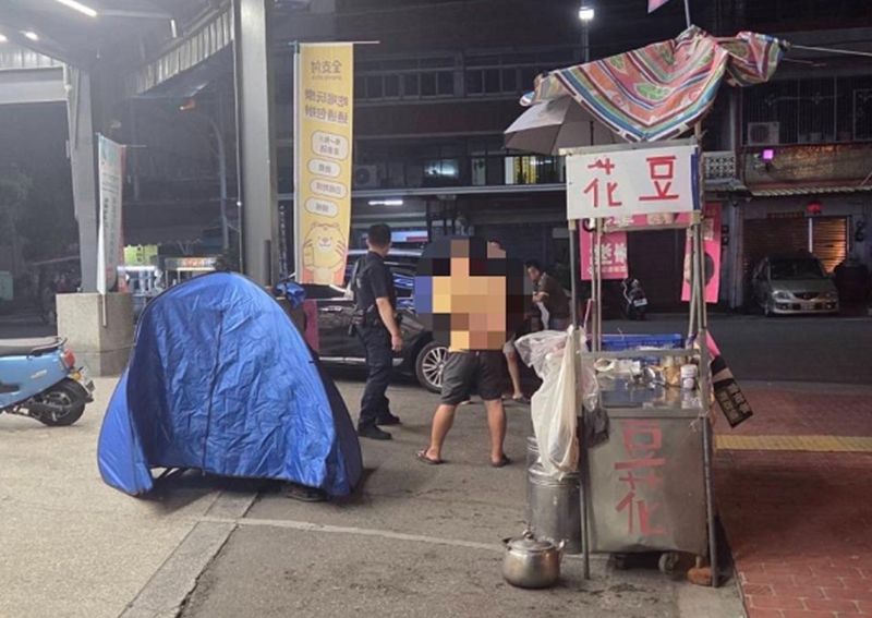 彰化豆花伯坐路邊「好幾小時都沒動」　警到場一摸全身冰冷「身亡多時」's OG Image