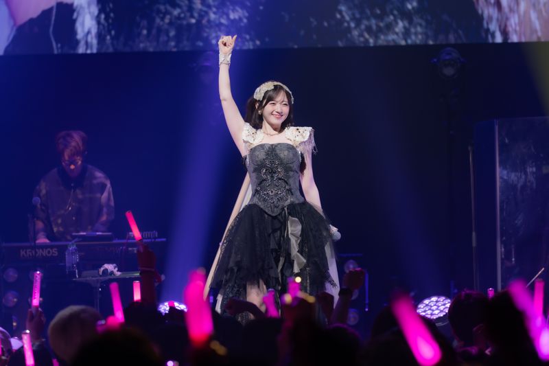 鈴木愛理首度個唱攻台嗨喊「花生」停不下來　夜市跑透透還帶雞排粉回日本's story cover image