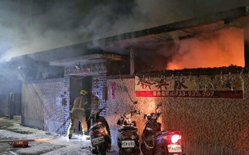 基隆里長服務處竄惡火！疑電動機車充電釀災　延燒屋內住戶倉皇逃生's OG Image