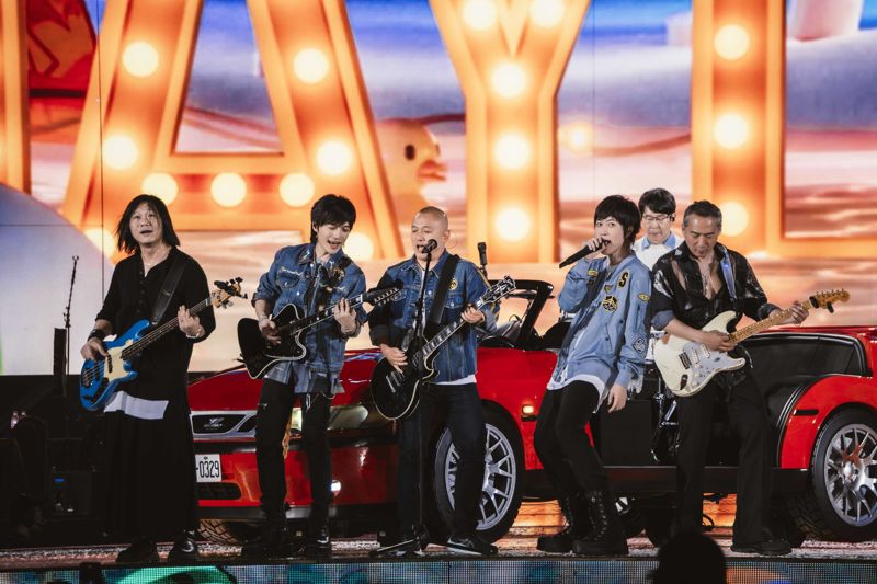 五月天《回到那一天》上海三晚派對　Mayday Max首次登場石頭爆肌's story cover image