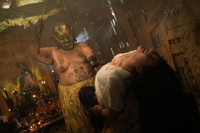 30句真實咒語讓巫術顧問必須坐鎮拍攝　《邪降：覺醒》打造最殘酷降頭儀式