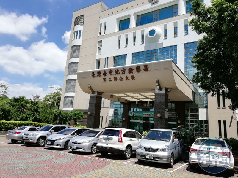 暴怒父鐵鎚、皮帶凌虐長子長達8年　1人扶養5非婚生子壓力大仍被起訴's story cover image