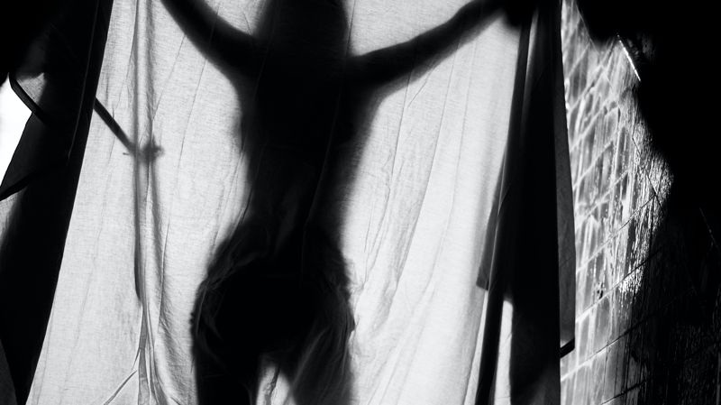 激戰皮影戲！情侶開房忘檢查窗簾　路人圍觀「人體連結」直播秀's OG Image