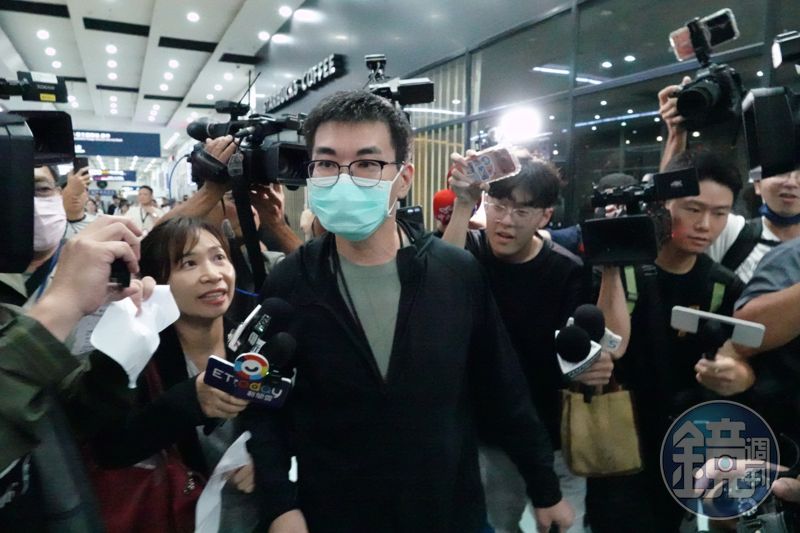 趙建銘薄情揭密／陳幸妤吐委屈遭警告？趙建銘返台機場狂比「噓」　兩性專家搖頭曝真實心態：頗傷人's OG Image