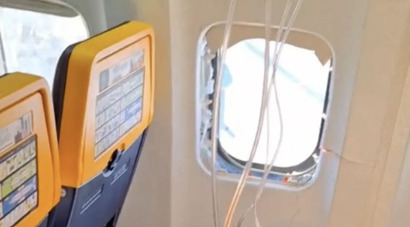 波音737飛行中機窗脫落！乘客頭肩遭吸出窗外　妻死命拉住丈夫救一命
