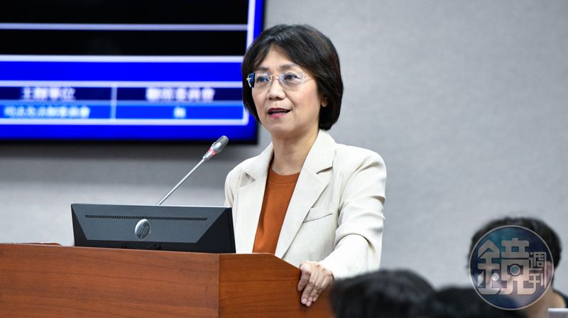 繼續放火？鄭麗文剛喊埋單1.5萬弱勢中秋禮盒　翁曉玲再放話：大幅刪明年預算's OG Image