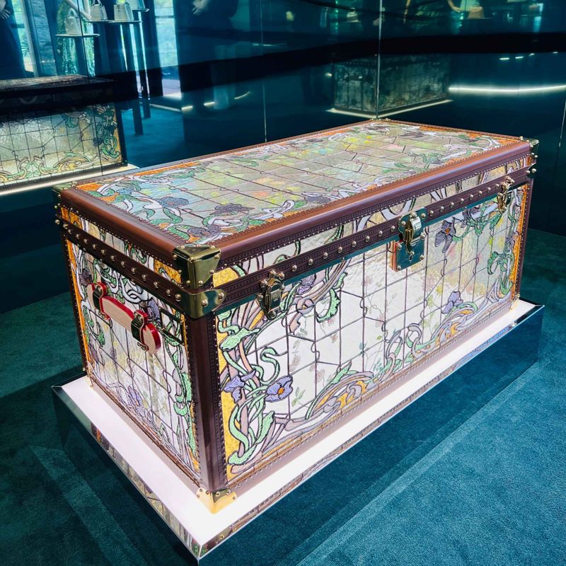 奢華誌／透光之境！從 LV Savoir Rêver 典藏工藝展的玻璃硬箱，到手腕上的空窗琺瑯腕錶's OG Image