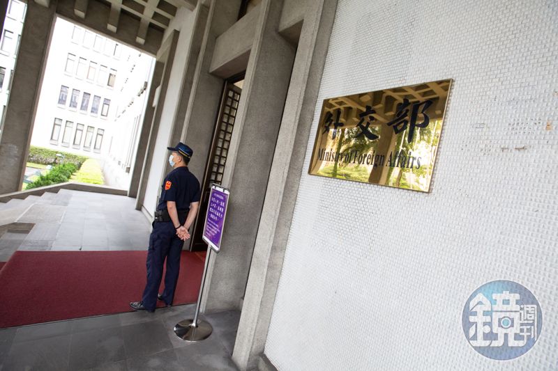 杜拜辦事處啟動返國協助計畫！安排巴士直送阿曼　助國人繞道平安回台